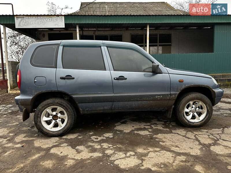 Внедорожник / Кроссовер Chevrolet Niva 2008 в Казанке