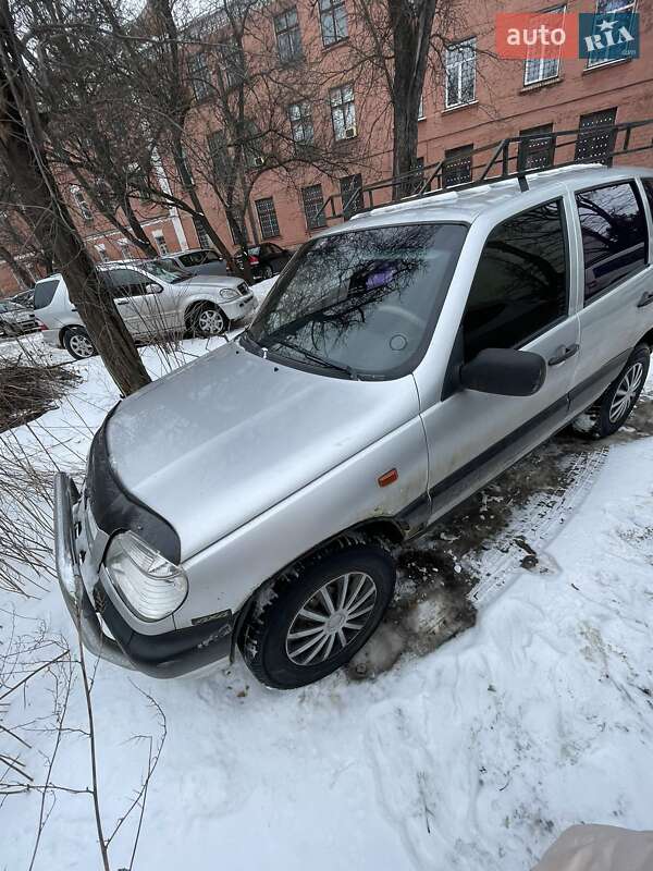 Позашляховик / Кросовер Chevrolet Niva 2005 в Чернігові