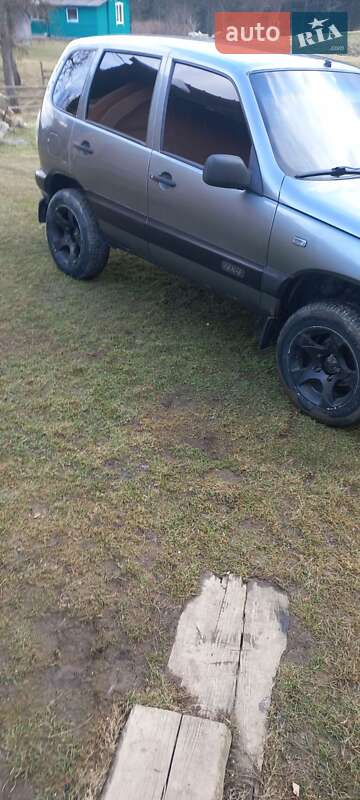 Позашляховик / Кросовер Chevrolet Niva 2004 в Коломиї