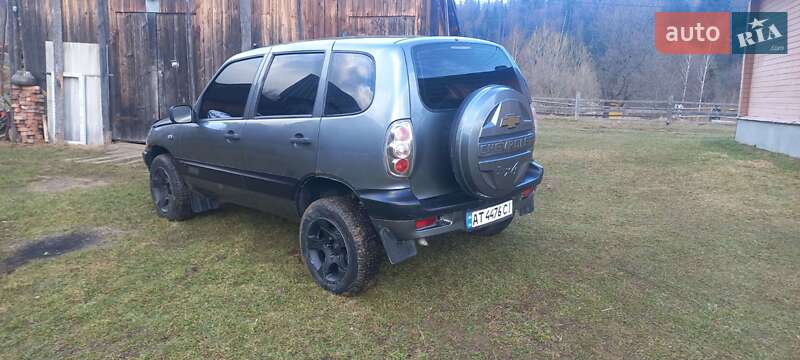 Позашляховик / Кросовер Chevrolet Niva 2004 в Коломиї