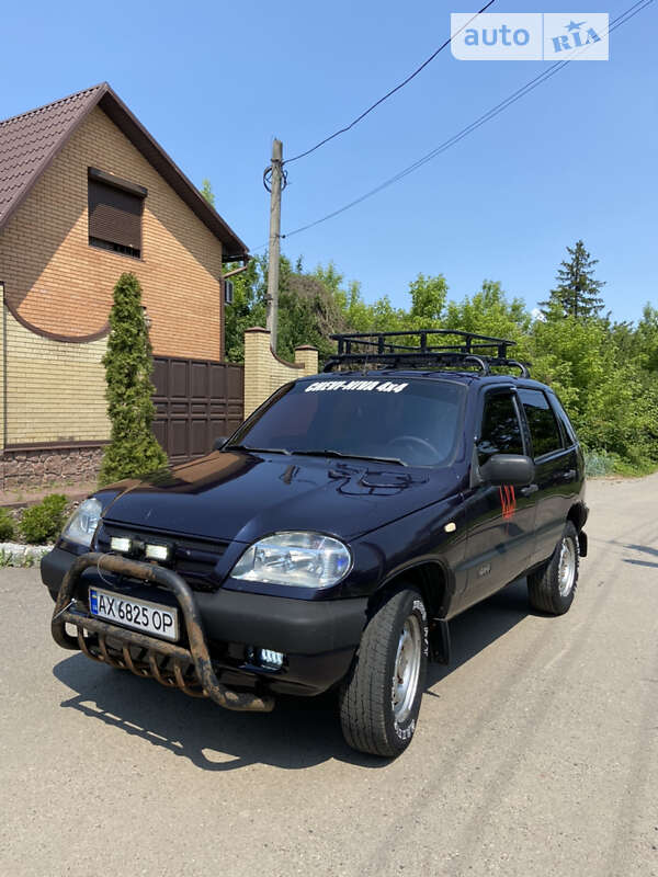 Внедорожник / Кроссовер Chevrolet Niva 2004 в Высоком