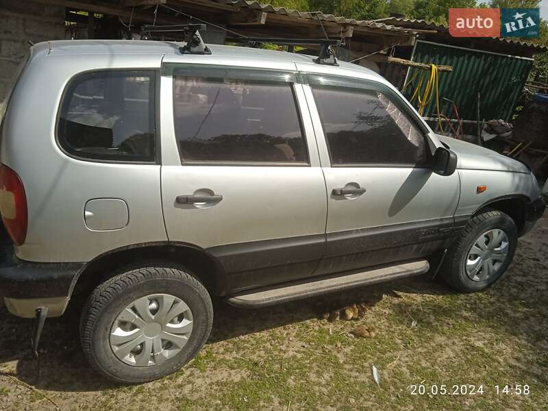 Позашляховик / Кросовер Chevrolet Niva 2005 в Дунаївцях
