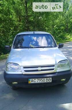 Внедорожник / Кроссовер Chevrolet Niva 2004 в Ровно