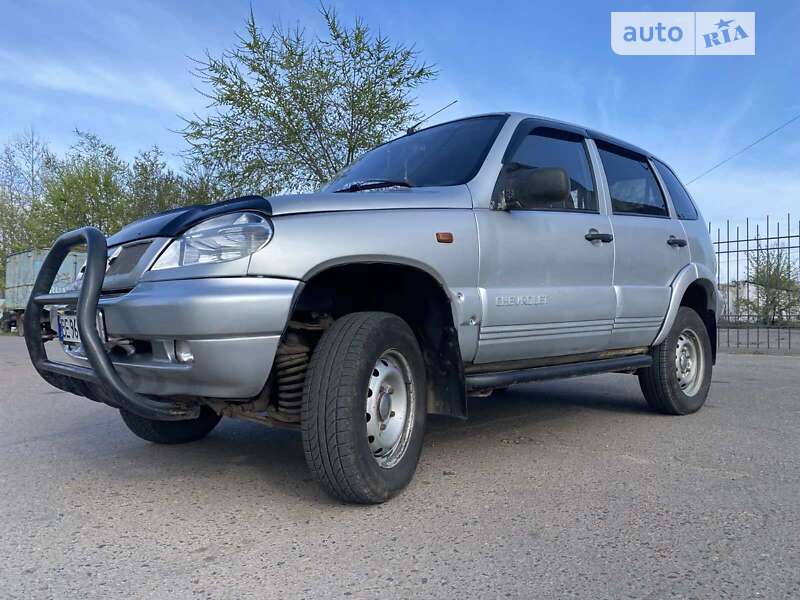 Позашляховик / Кросовер Chevrolet Niva 2004 в Миколаєві