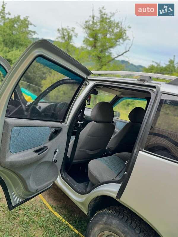 Позашляховик / Кросовер Chevrolet Niva 2005 в Косові