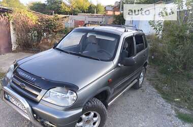 Внедорожник / Кроссовер Chevrolet Niva 2004 в Чорткове