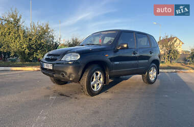 Внедорожник / Кроссовер Chevrolet Niva 2010 в Буче