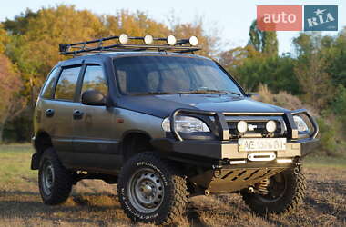 Внедорожник / Кроссовер Chevrolet Niva 2006 в 