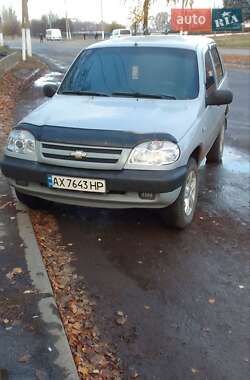 Внедорожник / Кроссовер Chevrolet Niva 2004 в Первомайске