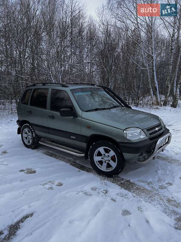 Внедорожник / Кроссовер Chevrolet Niva 2008 в Звягеле