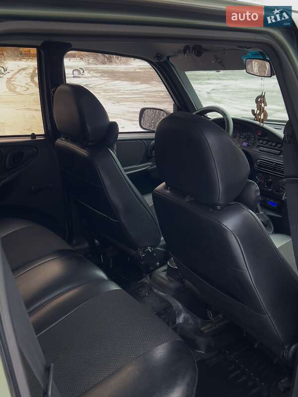 Внедорожник / Кроссовер Chevrolet Niva 2008 в Звягеле