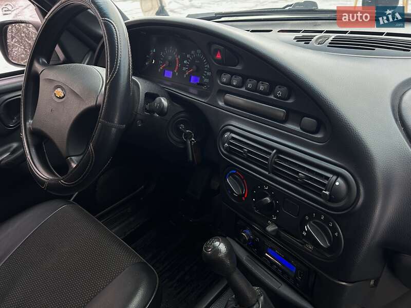 Внедорожник / Кроссовер Chevrolet Niva 2008 в Звягеле