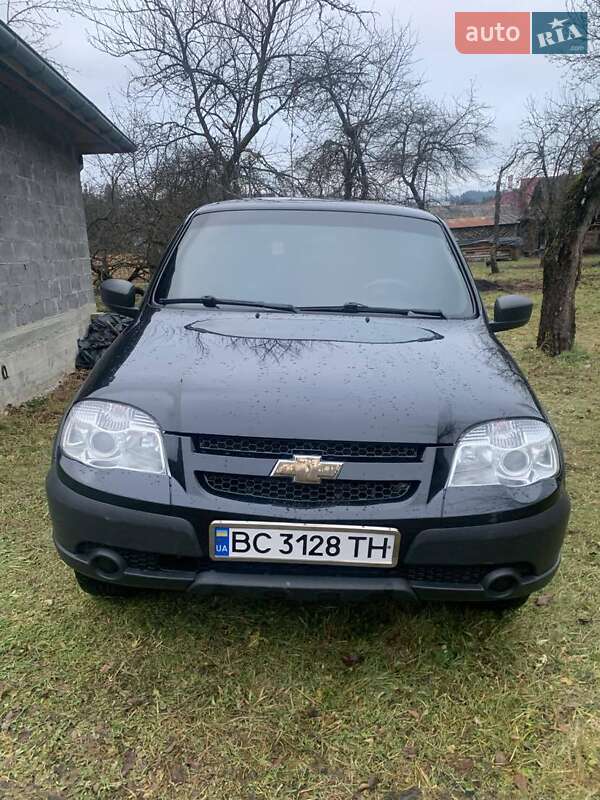 Позашляховик / Кросовер Chevrolet Niva 2017 в Львові