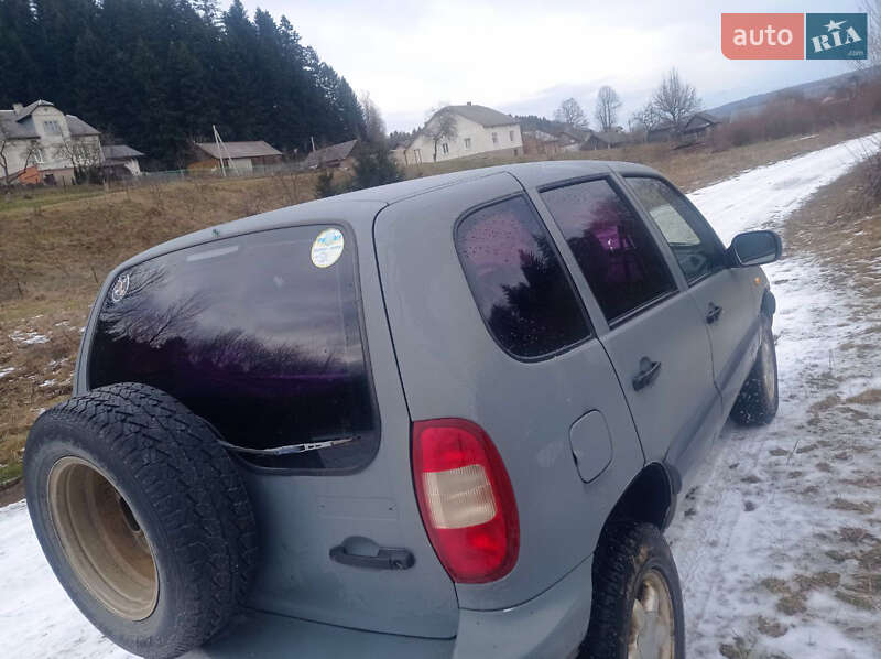 Chevrolet Niva 2004