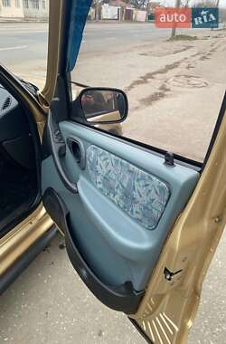 Позашляховик / Кросовер Chevrolet Niva 2004 в 
