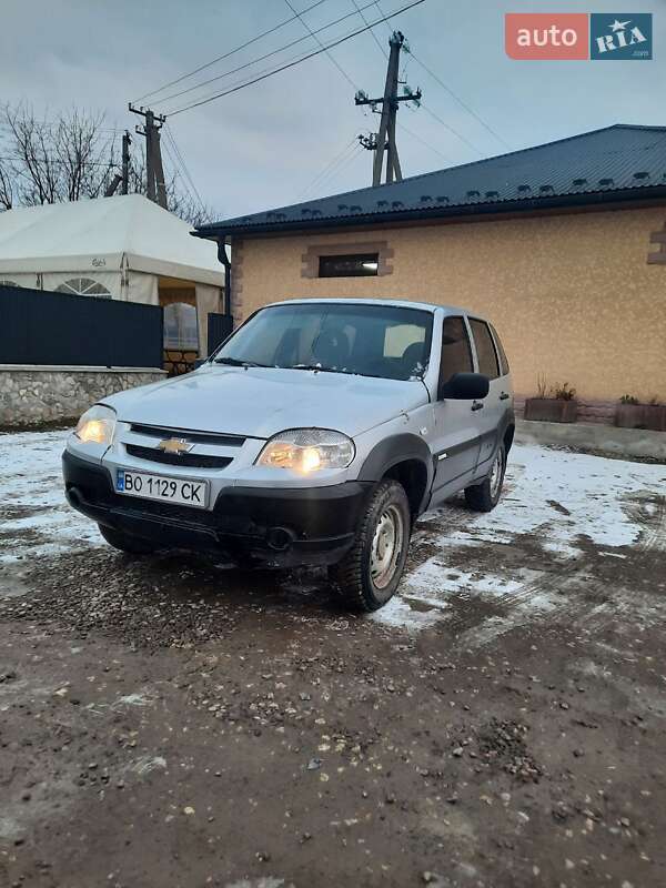 Позашляховик / Кросовер Chevrolet Niva 2011 в Тернополі