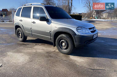 Внедорожник / Кроссовер Chevrolet Niva 2011 в Козельце