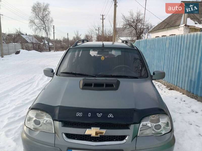 Внедорожник / Кроссовер Chevrolet Niva 2010 в Кегичевке