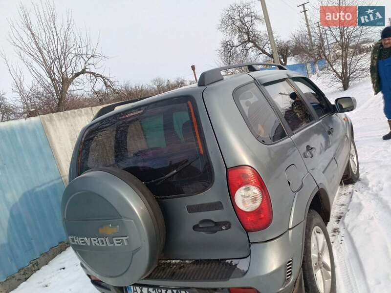 Внедорожник / Кроссовер Chevrolet Niva 2010 в Кегичевке