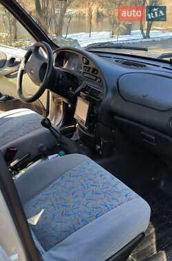 Внедорожник / Кроссовер Chevrolet Niva 2004 в 