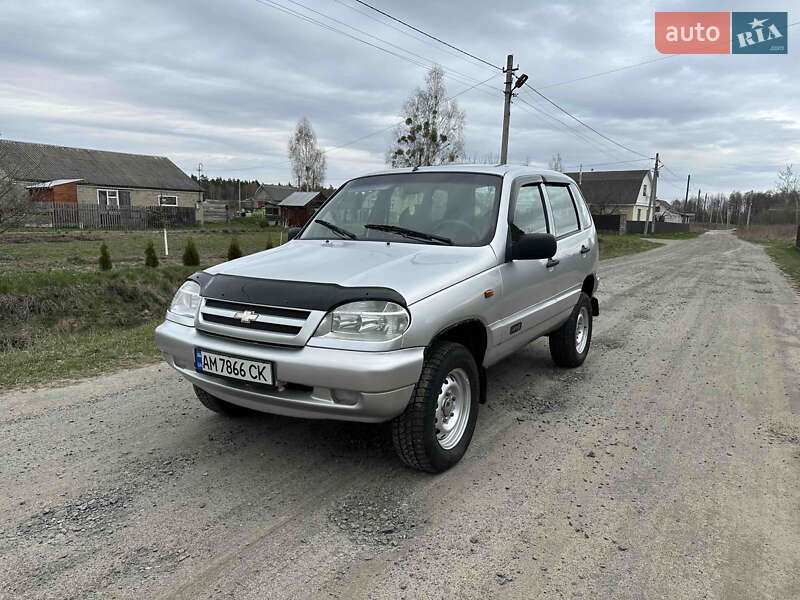 Внедорожник / Кроссовер Chevrolet Niva 2007 в 