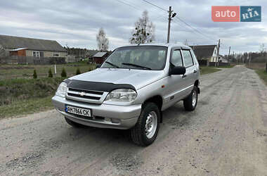 Внедорожник / Кроссовер Chevrolet Niva 2007 в 