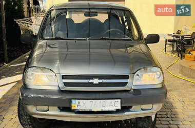 Внедорожник / Кроссовер Chevrolet Niva 2005 в 