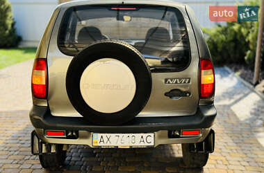 Внедорожник / Кроссовер Chevrolet Niva 2005 в 
