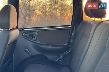 Внедорожник / Кроссовер Chevrolet Niva 2006 в 