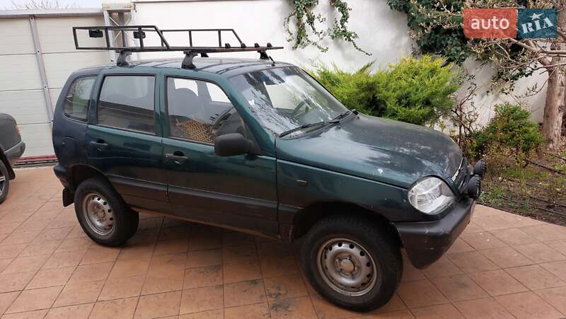 Внедорожник / Кроссовер Chevrolet Niva 2004 в 