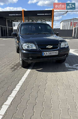 Позашляховик / Кросовер Chevrolet Niva 2010 в 