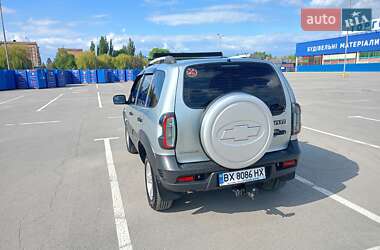 Позашляховик / Кросовер Chevrolet Niva 2015 в 