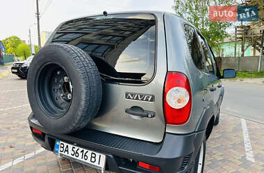Внедорожник / Кроссовер Chevrolet Niva 2017 в 