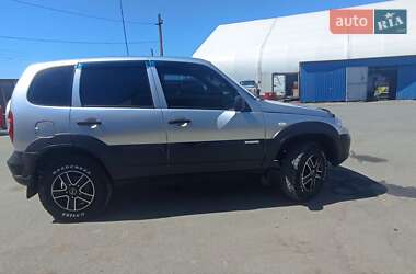 Позашляховик / Кросовер Chevrolet Niva 2011 в 