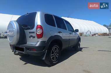 Позашляховик / Кросовер Chevrolet Niva 2011 в 