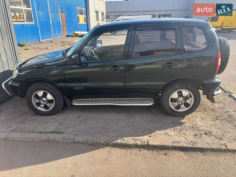 Внедорожник / Кроссовер Chevrolet Niva 2005 в Кривом Роге