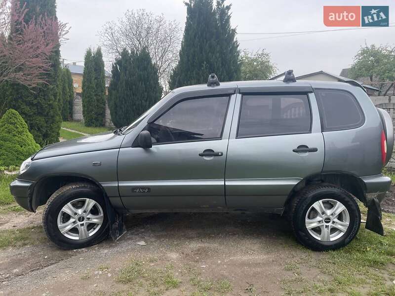 Позашляховик / Кросовер Chevrolet Niva 2006 в Золочеві