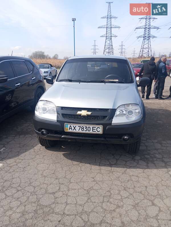 Внедорожник / Кроссовер Chevrolet Niva 2013 в 