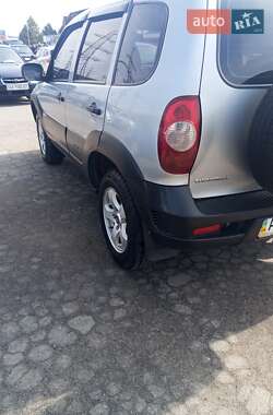 Внедорожник / Кроссовер Chevrolet Niva 2013 в 