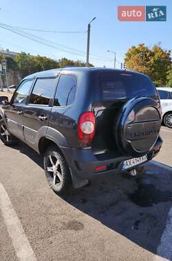 Позашляховик / Кросовер Chevrolet Niva 2010 в 