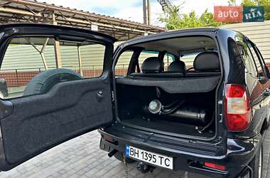 Внедорожник / Кроссовер Chevrolet Niva 2008 в 