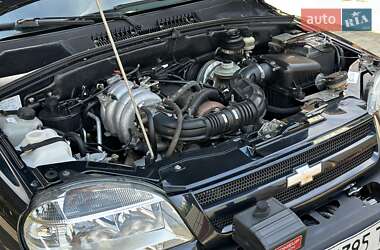 Внедорожник / Кроссовер Chevrolet Niva 2008 в 