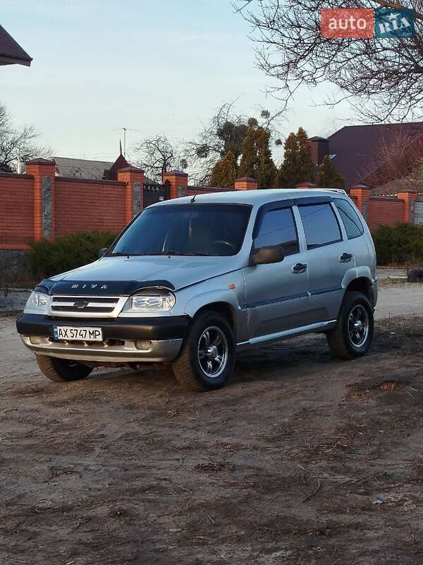 Позашляховик / Кросовер Chevrolet Niva 2006 в 
