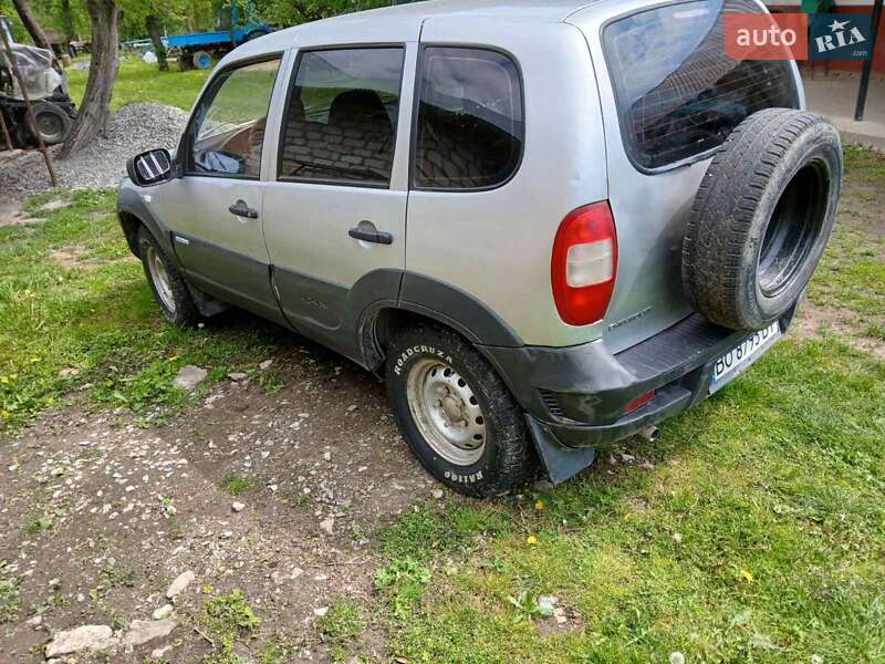 Позашляховик / Кросовер Chevrolet Niva 2011 в Тернополі