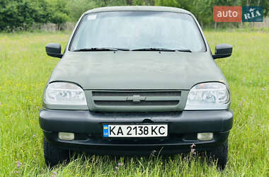 Внедорожник / Кроссовер Chevrolet Niva 2005 в Ромнах