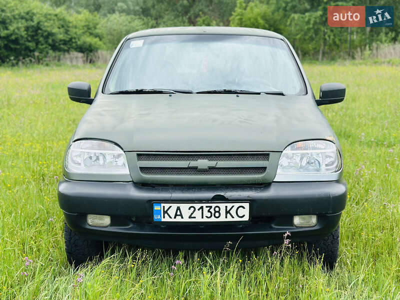 Позашляховик / Кросовер Chevrolet Niva 2005 в Ромнах