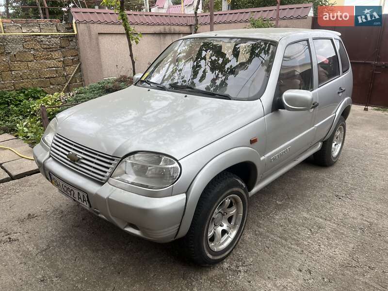 Chevrolet Niva 2004