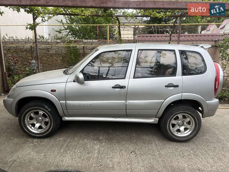 Позашляховик / Кросовер Chevrolet Niva 2004 в Одесі