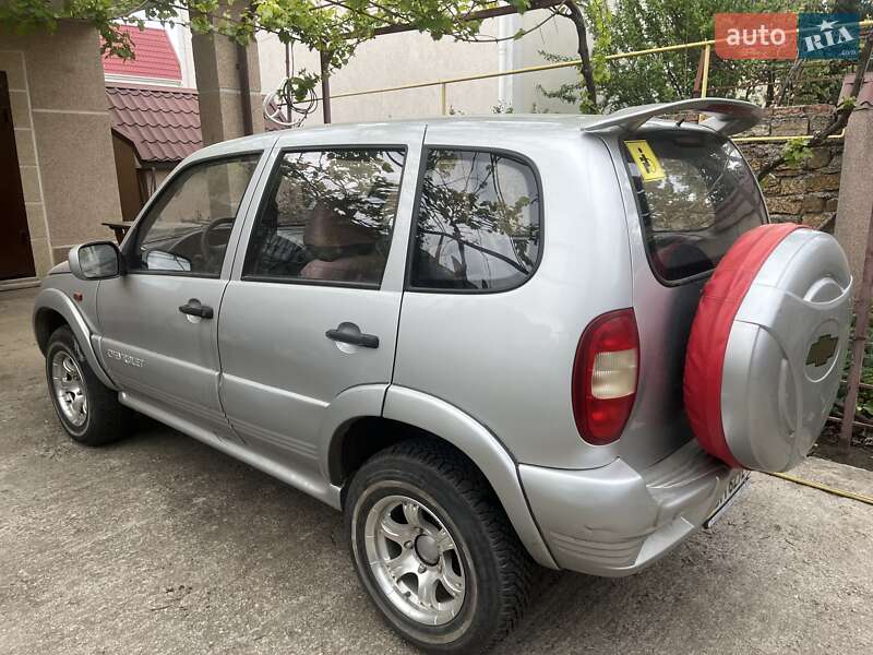 Позашляховик / Кросовер Chevrolet Niva 2004 в Одесі