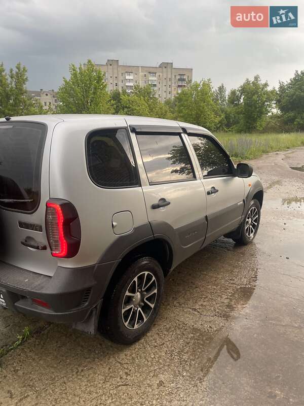 Внедорожник / Кроссовер Chevrolet Niva 2011 в Шостке фото 4 Внедорожник / Кроссовер Chevrolet Niva 2011 в Шостке